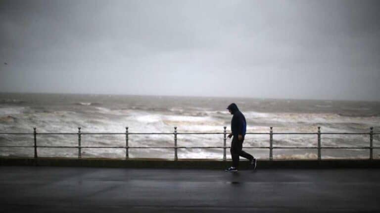 Atenção à agitação marítima esta sexta-feira