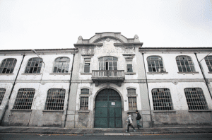 Deputados da AR contra venda da Fábrica Confiança