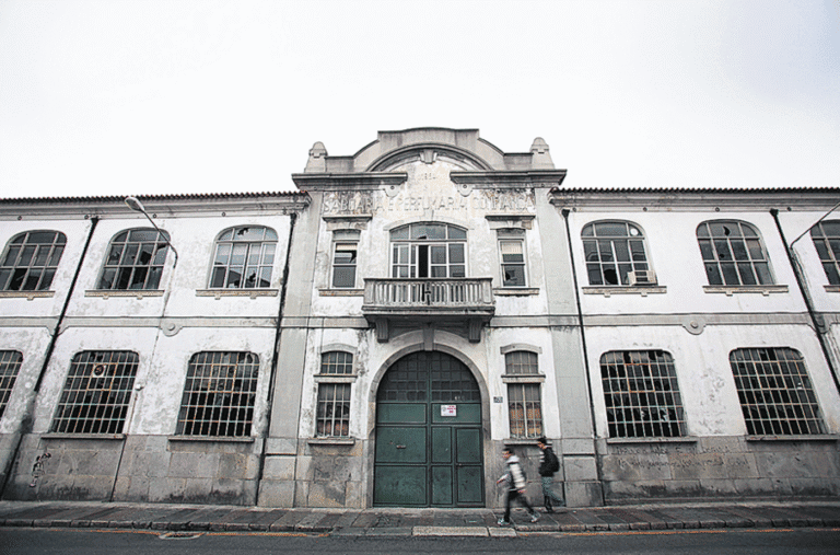 Deputados da AR contra venda da Fábrica Confiança