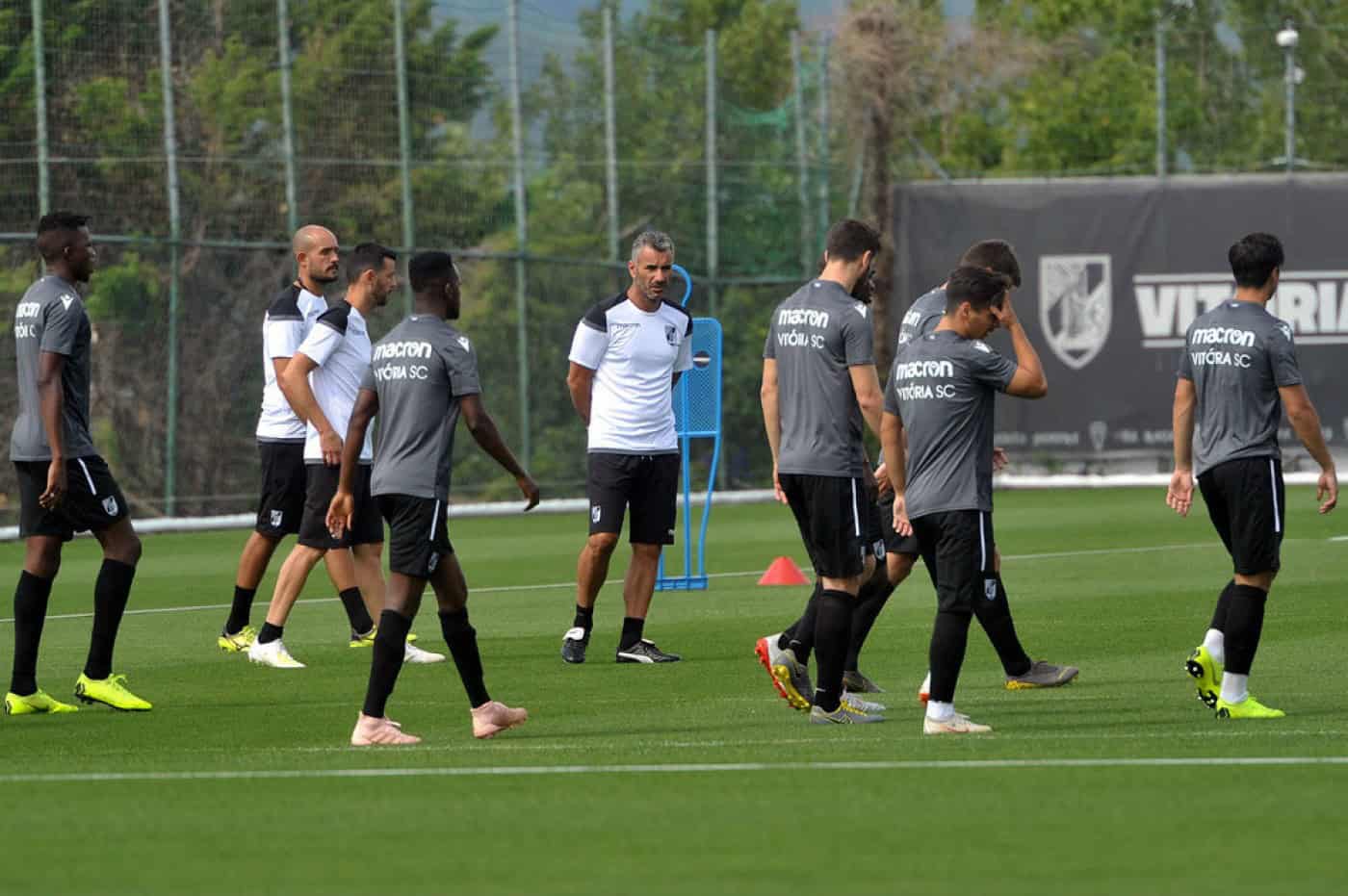 Mikel falha jogo com Jeunesse Esch; Joseph em dúvida