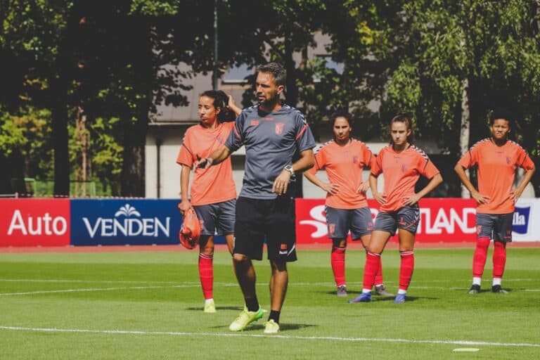 Equipa feminina do SCB joga pela primeira vez na Liga dos Campeões