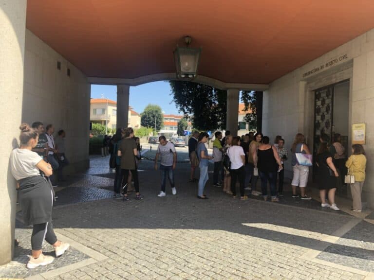 "Cheguei às 8 horas e estavam mais de 200 pessoas"