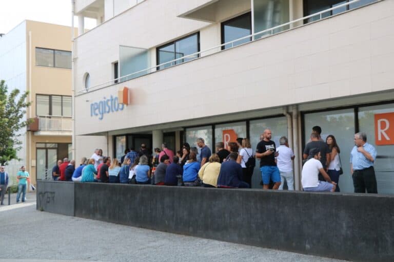 PSD Guimarães culpa Governo pelas longas filas no Espaço Registos