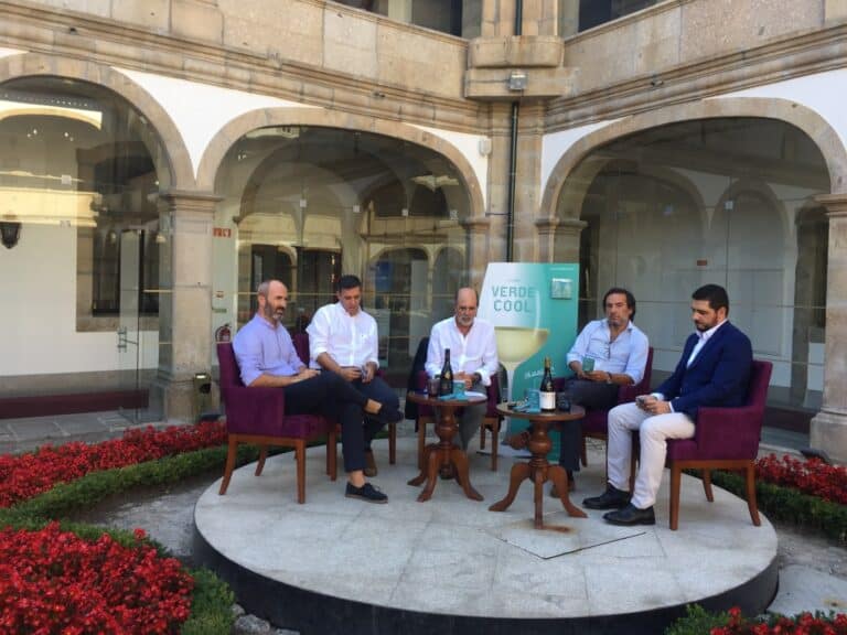 Durante um mês vai ser mais cool beber um copo de vinho verde em Braga