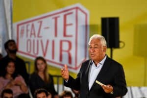 António Costa encontra-se com jovens em Braga