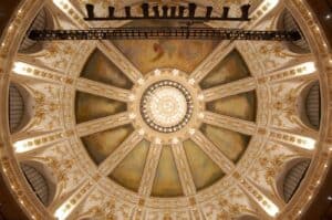 Theatro Circo realiza vigília em homenagem a funcionária e deixa apelo