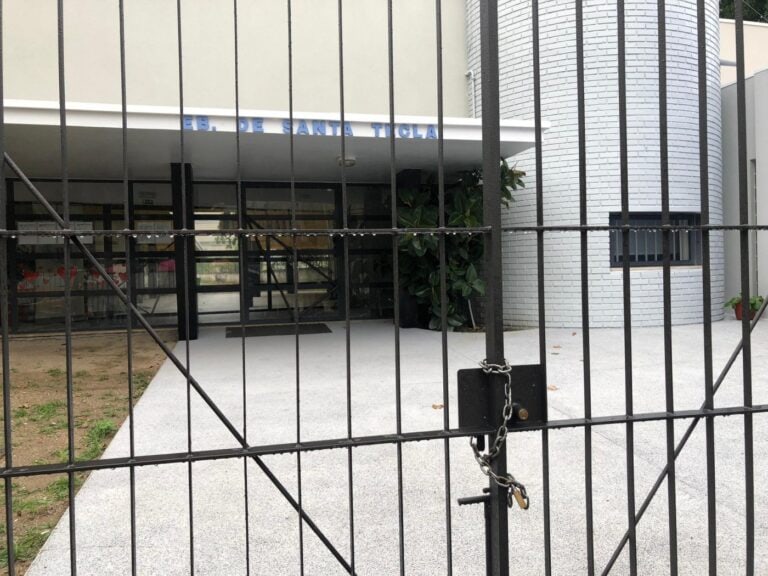 Pais suspendem protesto em Santa Tecla porque recinto vai ser limpo