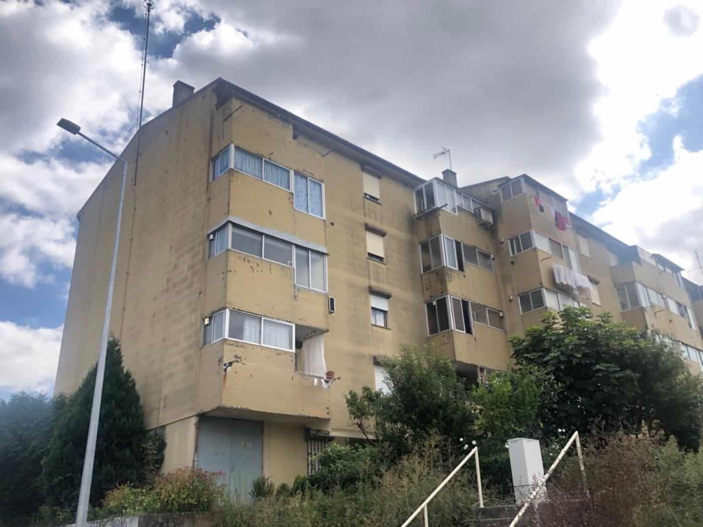 "Bairro da Emboladoura é o único que não foi reabilitado pelo Governo”