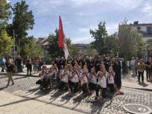 Vimaranenses na rua para ver lata(da) dos estudantes da UMinho
