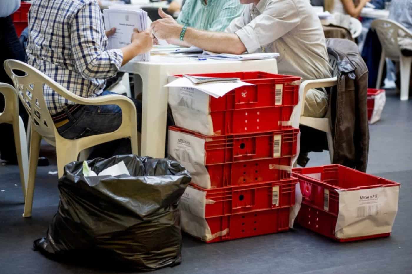 Votos de emigrantes elegem 2 deputados para o PS e para o PSD