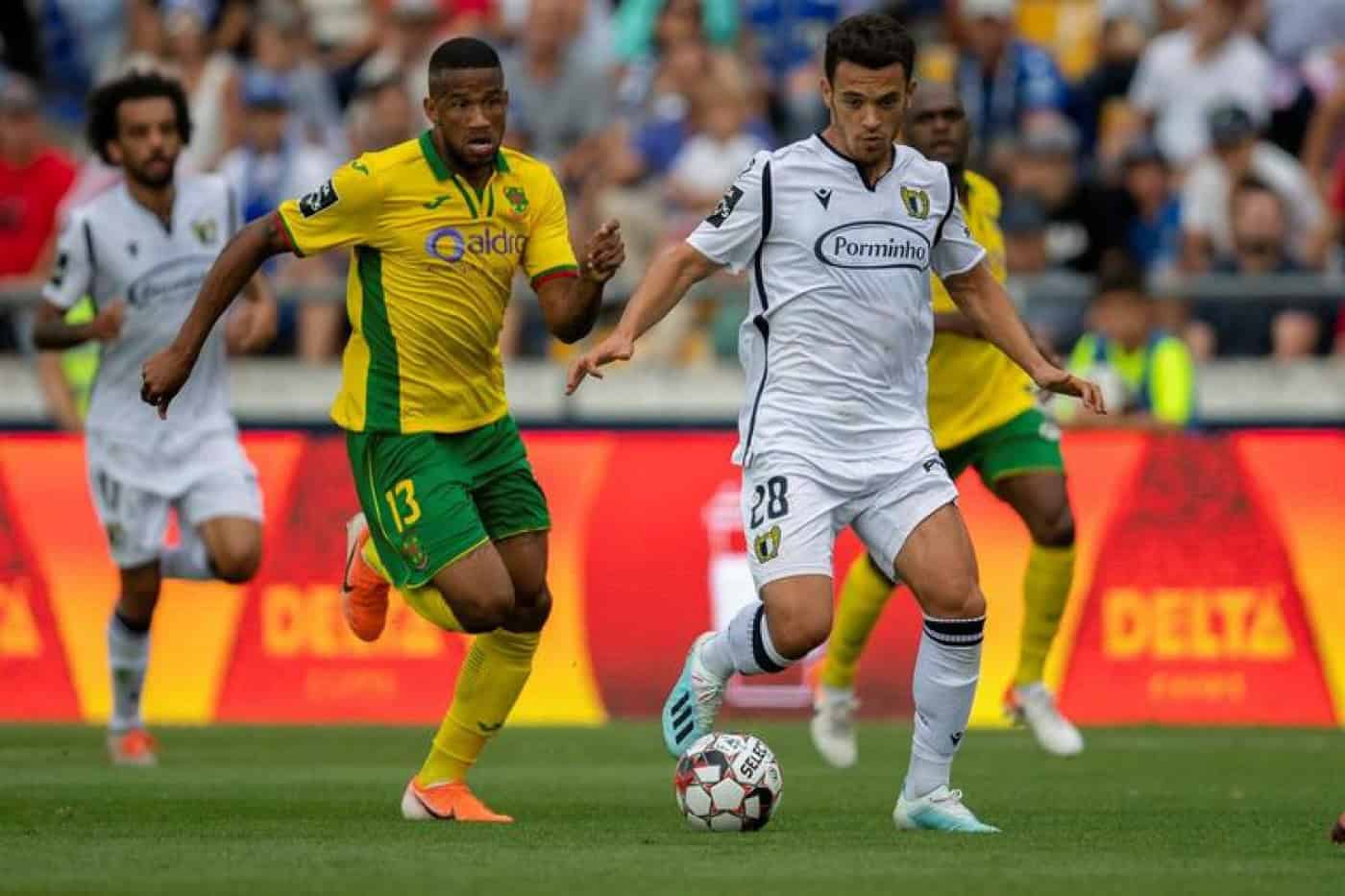 Médio do Famalicão eleito melhor jovem jogador em Agosto e Setembro