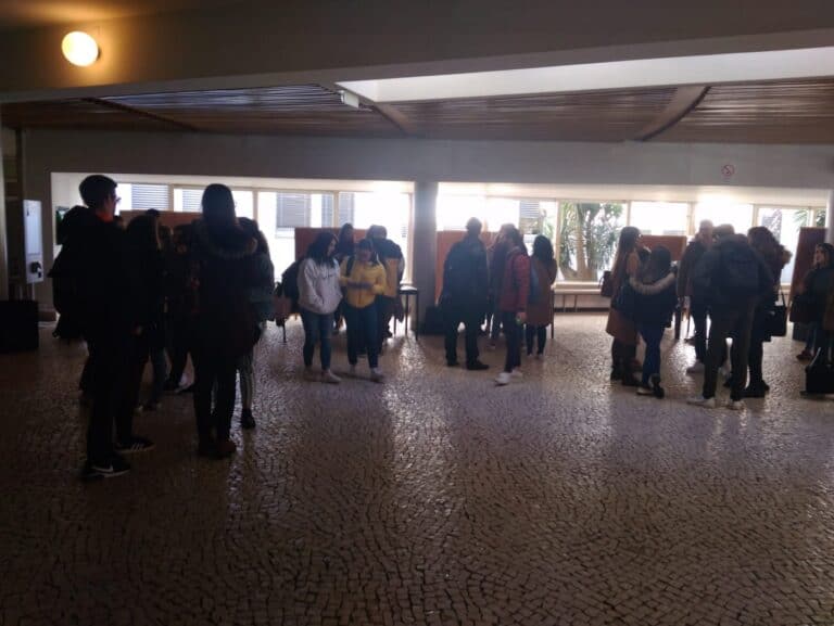 Estudantes chamados a votar para alteração dos estatutos da AAUM