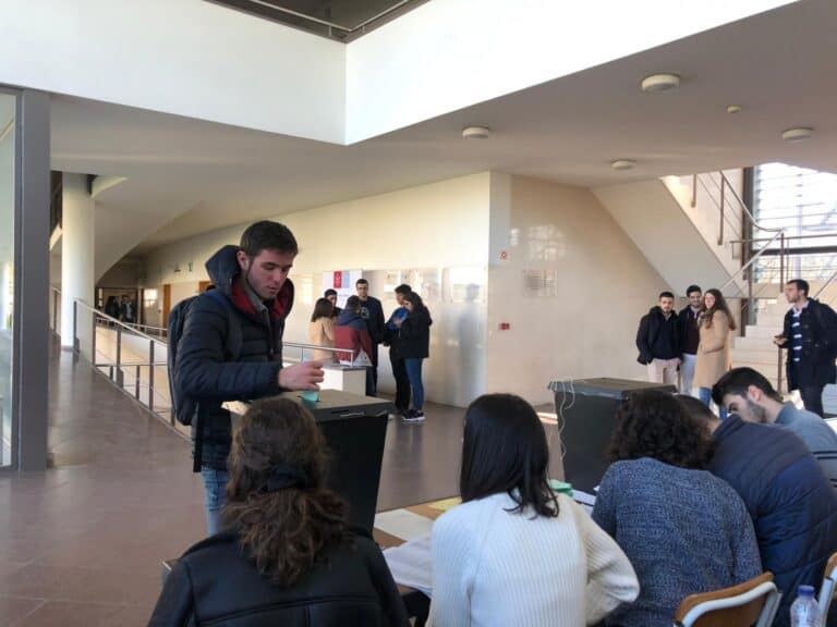 ELEIÇÕES AAUM 2020. Até às 14h votaram 1430 estudantes