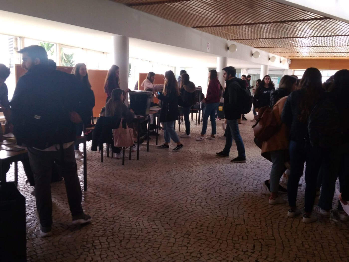 Estudantes aprovam alteração dos estatutos da AAUM