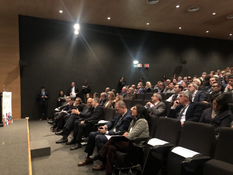 "Queremos que as empresas sejam capazes de produzir mais com menos gente"