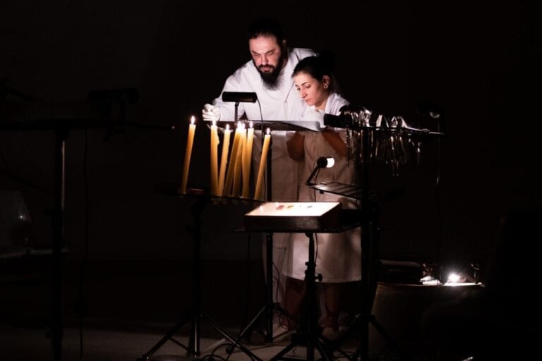 Performance resume 25 anos do Teatro Oficina pelo olhar dos espectadores