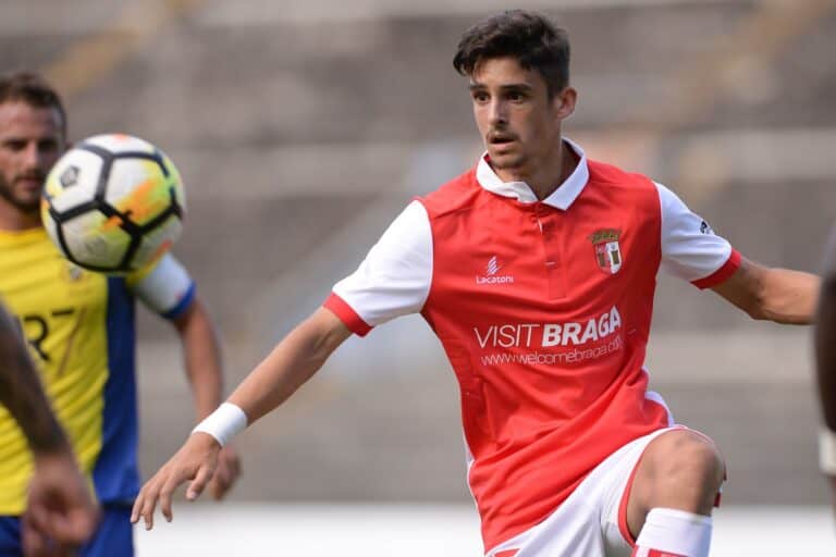 Tiago Sá e Trincão no onze titular do SC Braga que quer garantir o 1º lugar