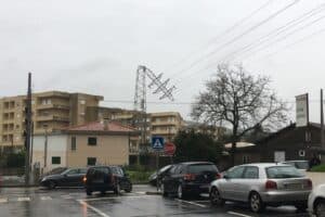 Vento dobrou oito postes em Famalicão