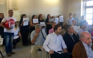 Docentes das AEC queixam-se na CMB