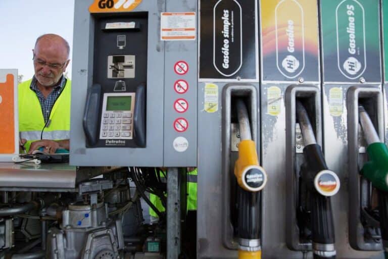 Vem aí nova subida no preço dos combustíveis