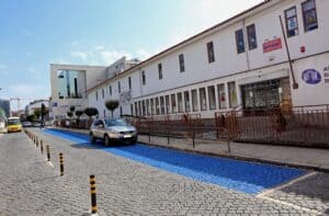 Pilaretes e novas faixas estão a regular a cidade