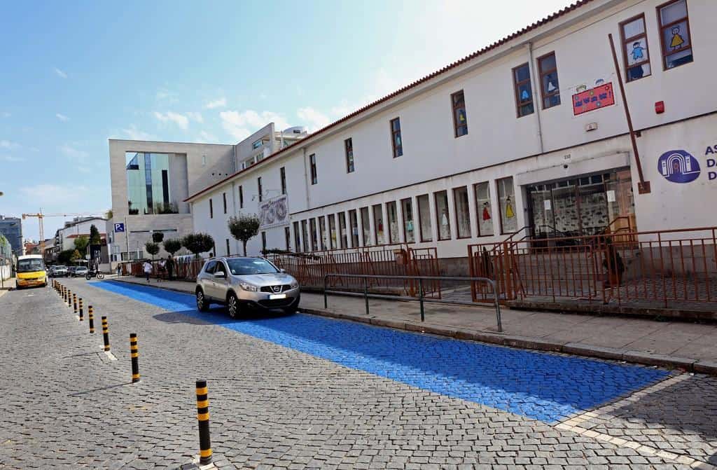 Pilaretes e novas faixas estão a regular a cidade