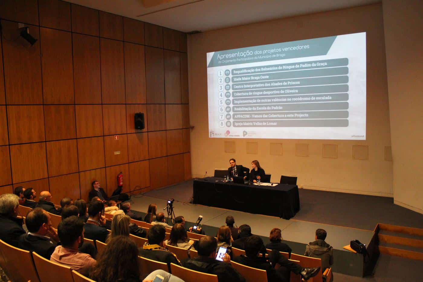 Requalificação de balneários em Padim da Graça vence OP