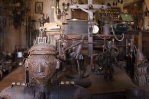 Nas mãos de Machado, toda a sucata vira obra de arte