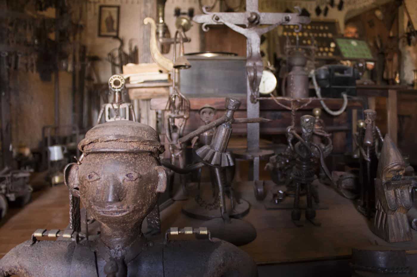 Nas mãos de Machado, toda a sucata vira obra de arte