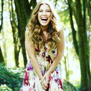 Cati Freitas apresenta hoje o novo álbum "Estrangeira"