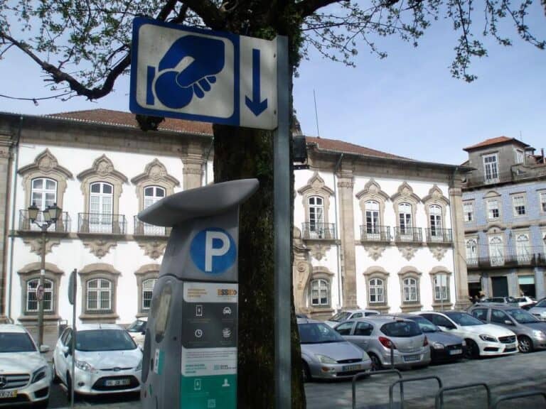 Estacionamento à superfície volta a ser cobrado esta semana