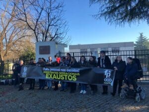 Funcionários da escola de Maximinos em protesto