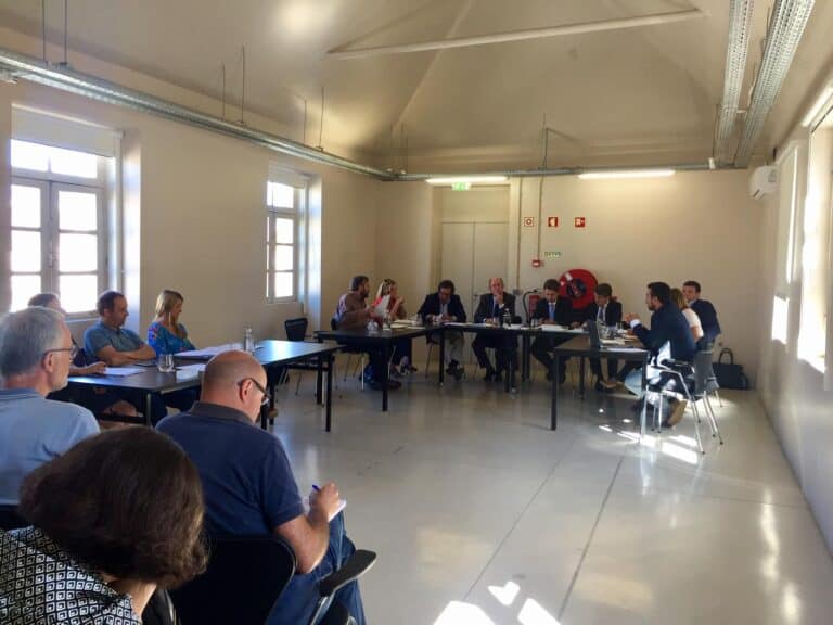 PS e CDU entregam proposta de classificação da Confiança