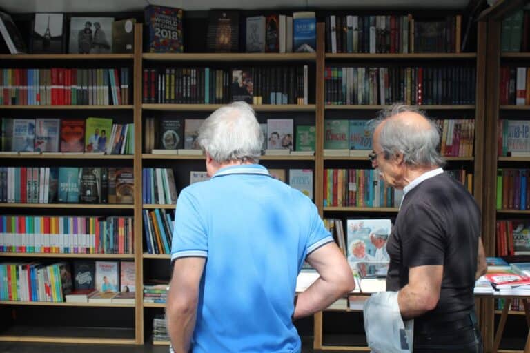 Livreiros satisfeitos com nova localização da Feira do Livro