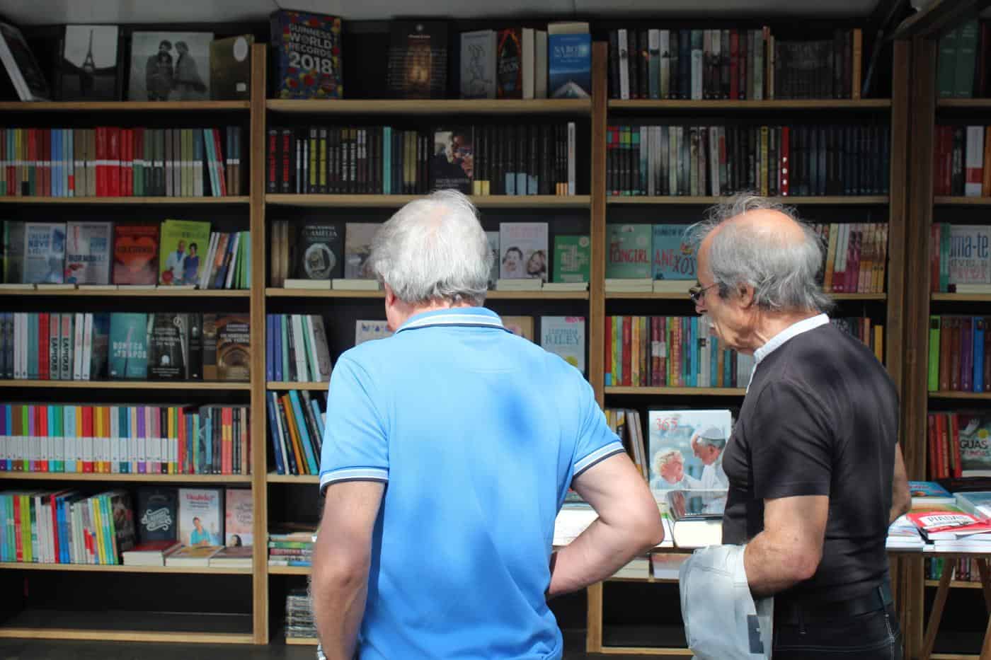 Livreiros satisfeitos com nova localização da Feira do Livro