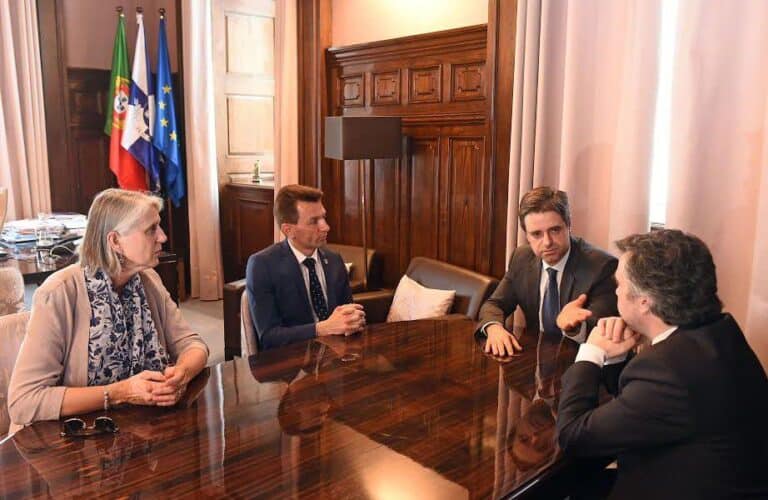 Executivo aprova recomendação do PS para geminações