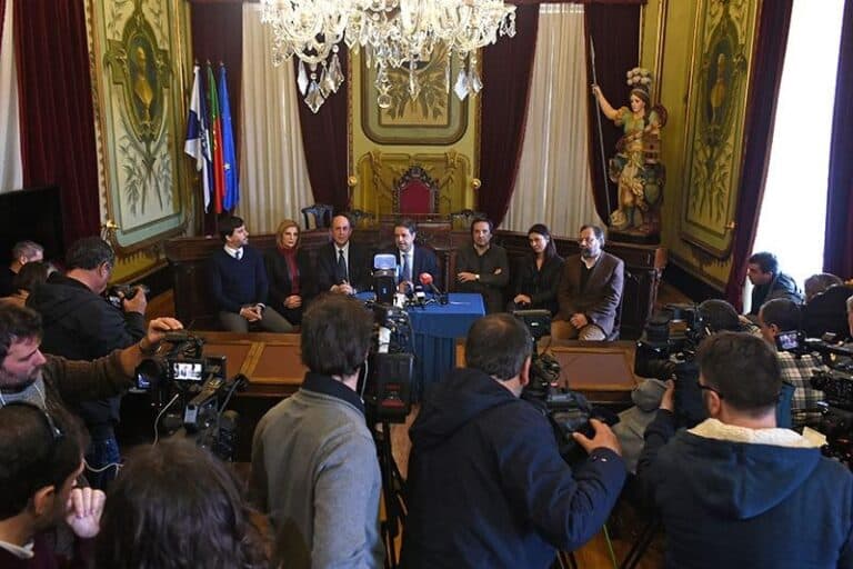 PS e CDU criticam referendo para alienação do estádio