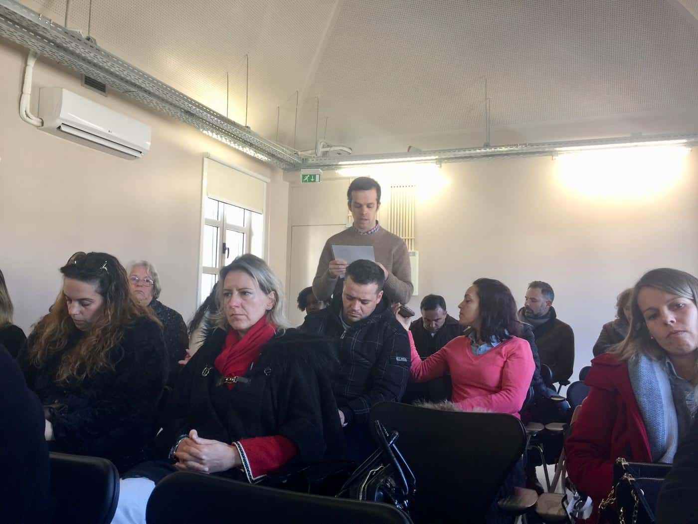 Pais da EB1 de S. Lázaro voltam a reunião de câmara