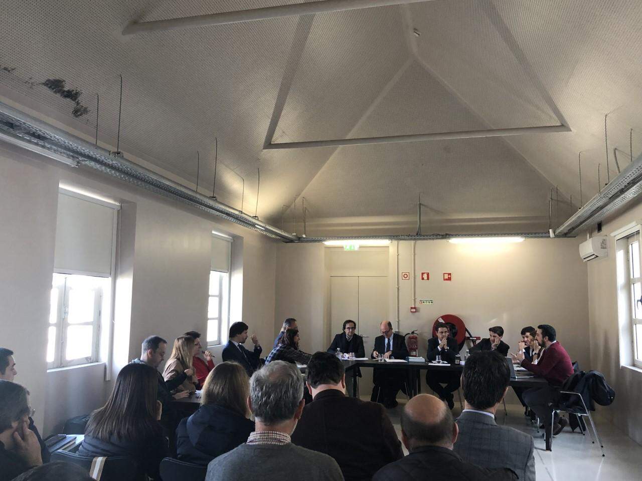 Câmara recua e altera moldes de cedência de terreno