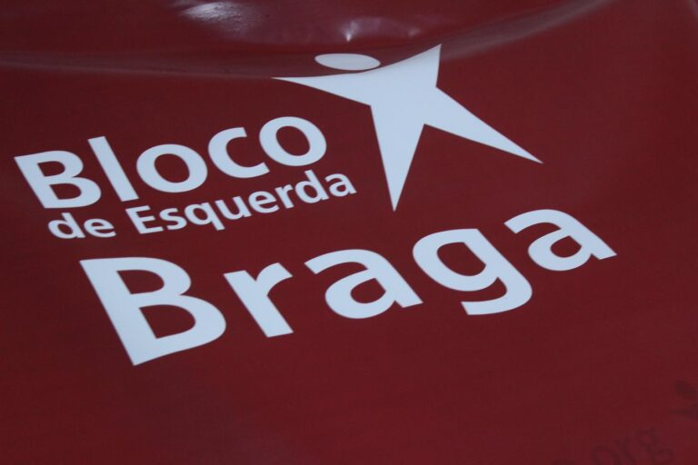 BE: "Braga é célebre na colocação e deslocação de estátuas"