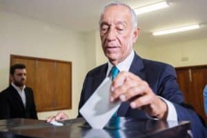 "Não deixem nas mãos de 25% a decisão que é de todos"