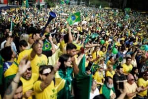 Manifestações pró e contra Bolsonaro continuam