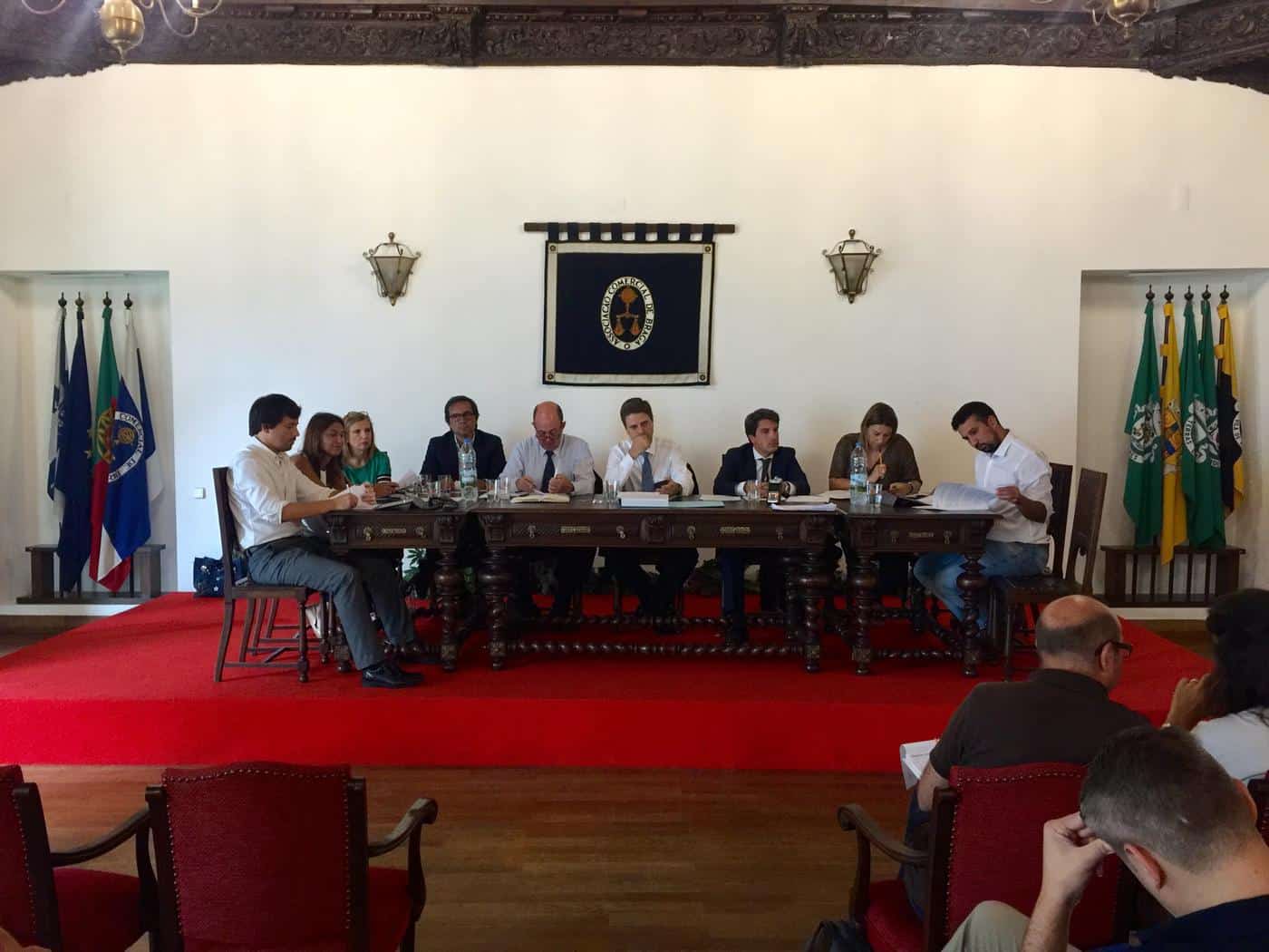 Ricardo Rio recusa "poupar para deixar cofres cheios"