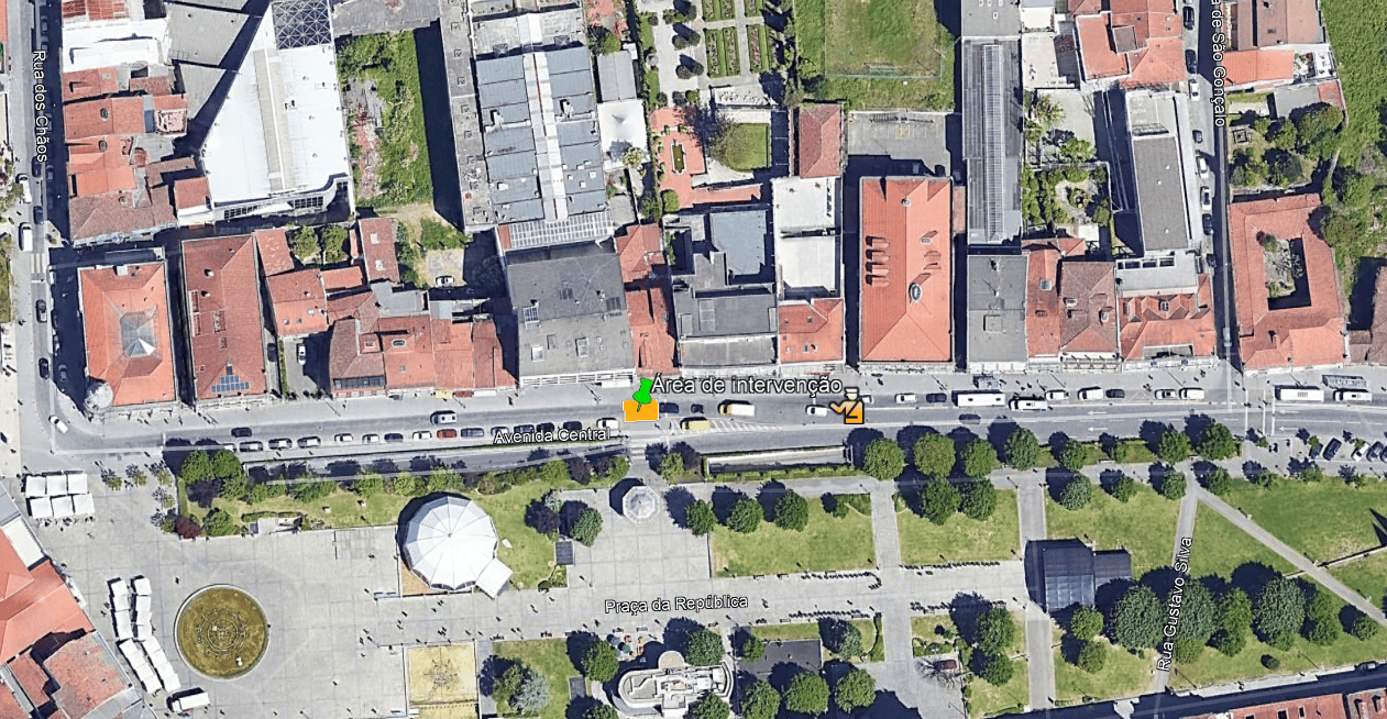 Avenida Central com condicionamentos no trânsito