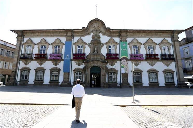 CMB. PJ recolheu informação sobre contratação de funcionária