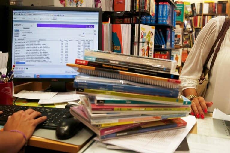 Manuais escolares gratuitos até 12º ano