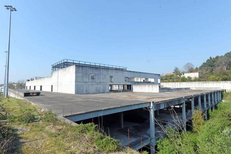 Acordo sobre cedência da piscina olímpica divide opiniões