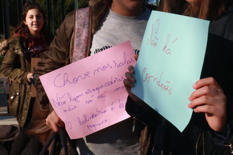 Alunos da Frei Caetano Brandão querem melhores condições