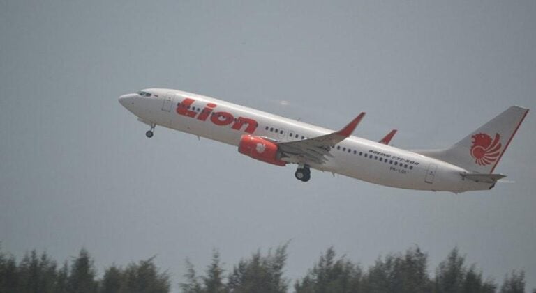 Avião caiu na Indonésia com 188 pessoas a bordo