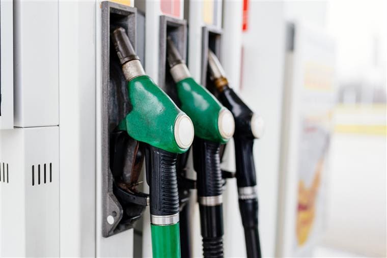 Preço da gasolina desce há seis semanas